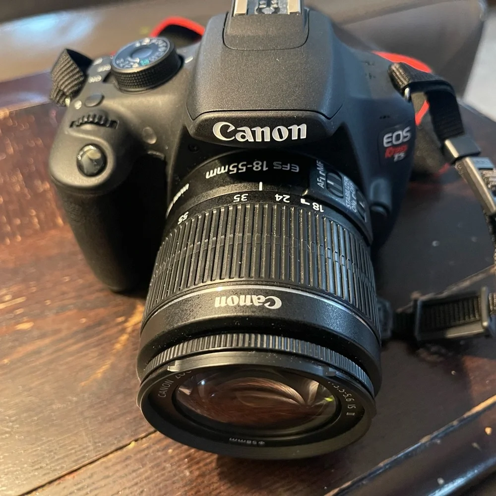 Canon EOS Rebel T5i DSLR Camera 700d + 18-55mm IS II - Excellent!